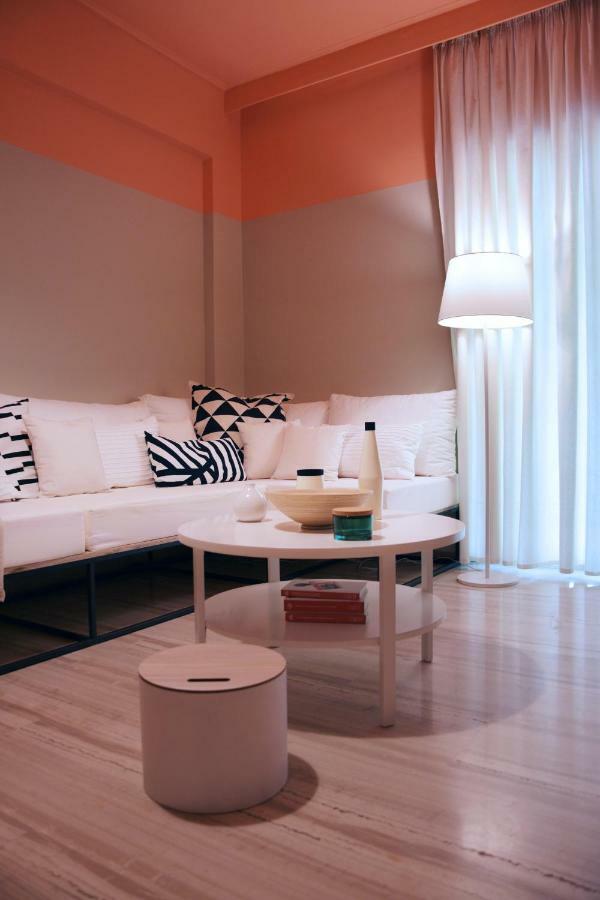 Elegant Coral Apartment Атина Екстериор снимка