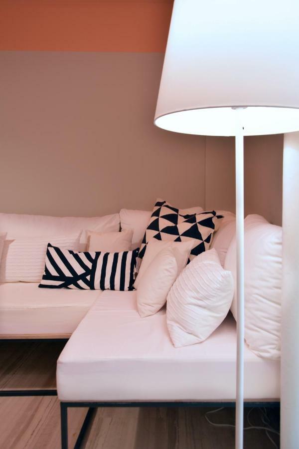 Elegant Coral Apartment Атина Екстериор снимка